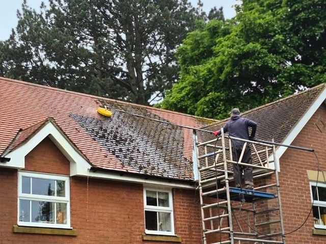 roof-cleaning-33-kireth-ai